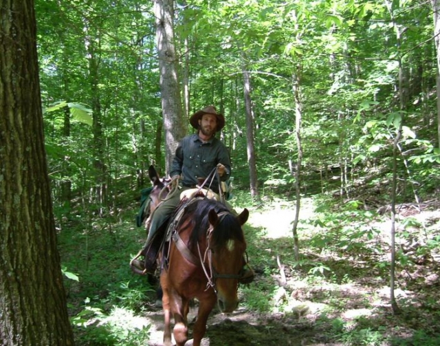  Pbaños a caballo en el bosque de cerro 